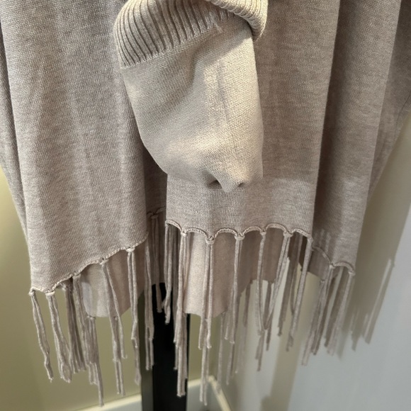 Soft tassel sweater - Picture 2 of 6